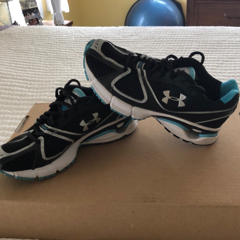 ⬇️Under Armour women’s sneakers